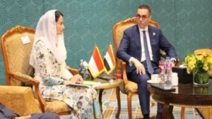 تعزيز العلاقات التجارية محور لقاء وزير الاستثمار بنائبة وزير التجارة الإندونيسي